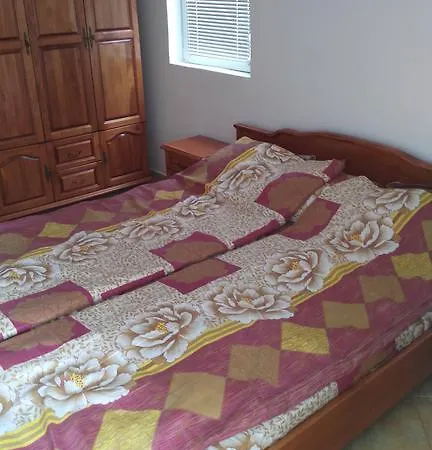 Two-bedroom Bravo 5 *