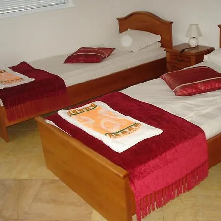 Apartment Two-bedroom Bravo 5 *